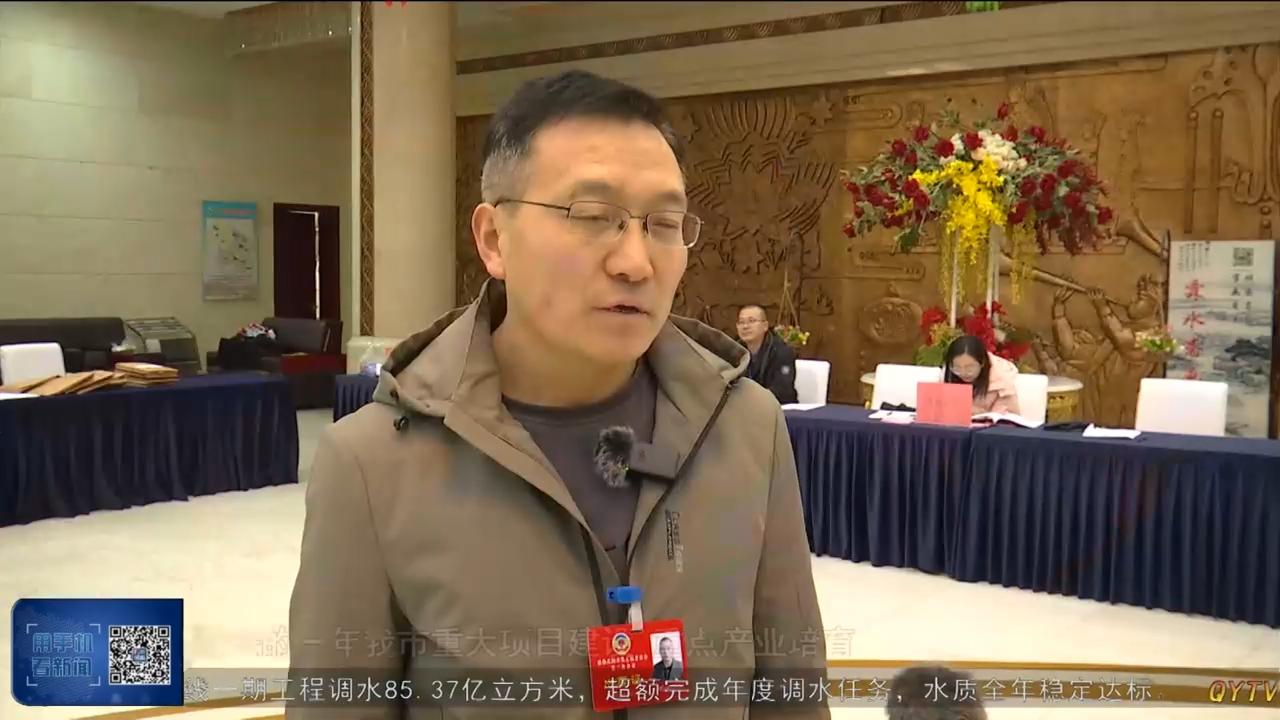 出席政协庆阳市第五届委员会第三次会议的委员向大会报到