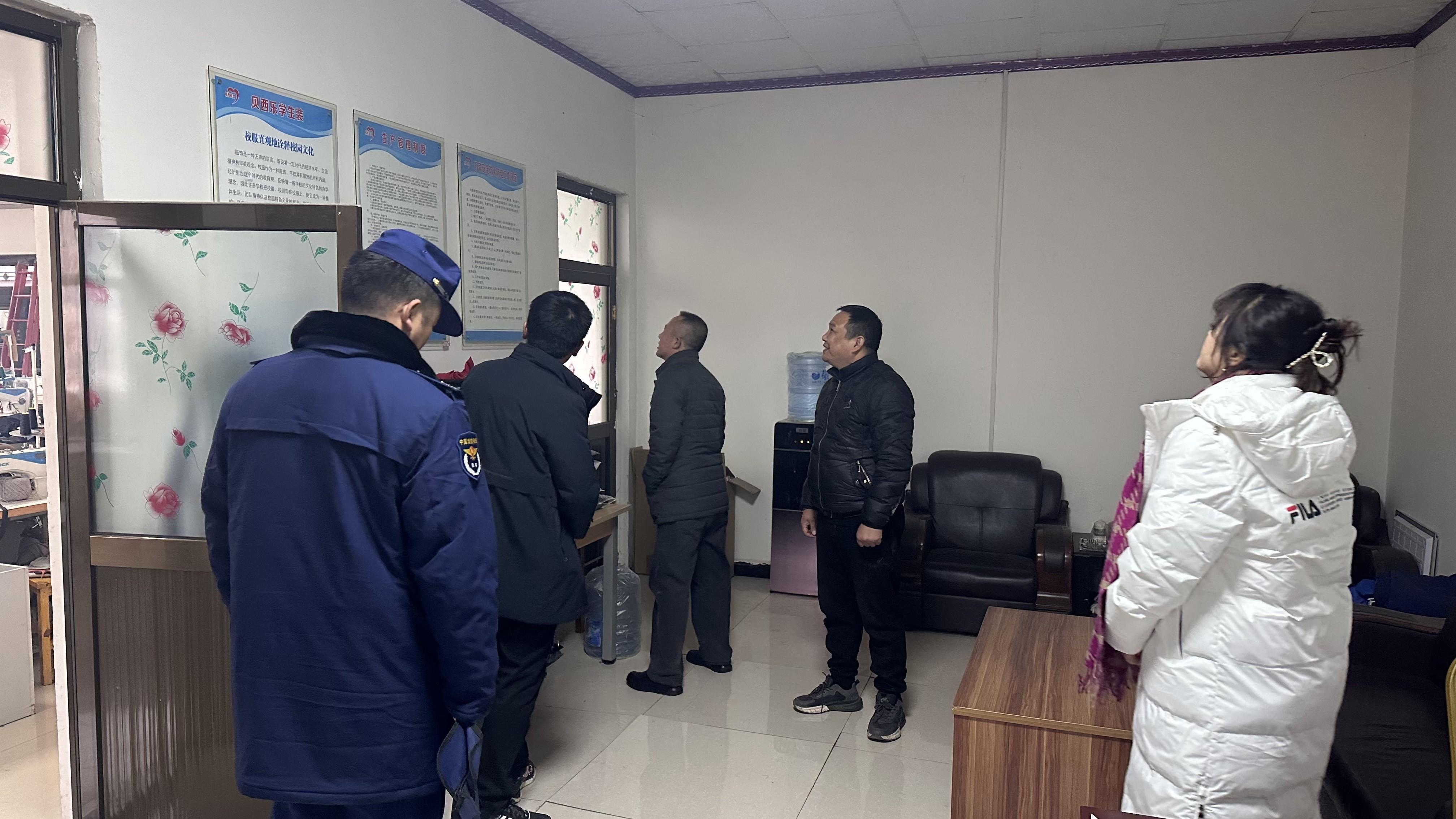 环县消防救援大队联合市人社局、县人社局对乡村就业工厂、扶贫车间消防安全开展督导检查