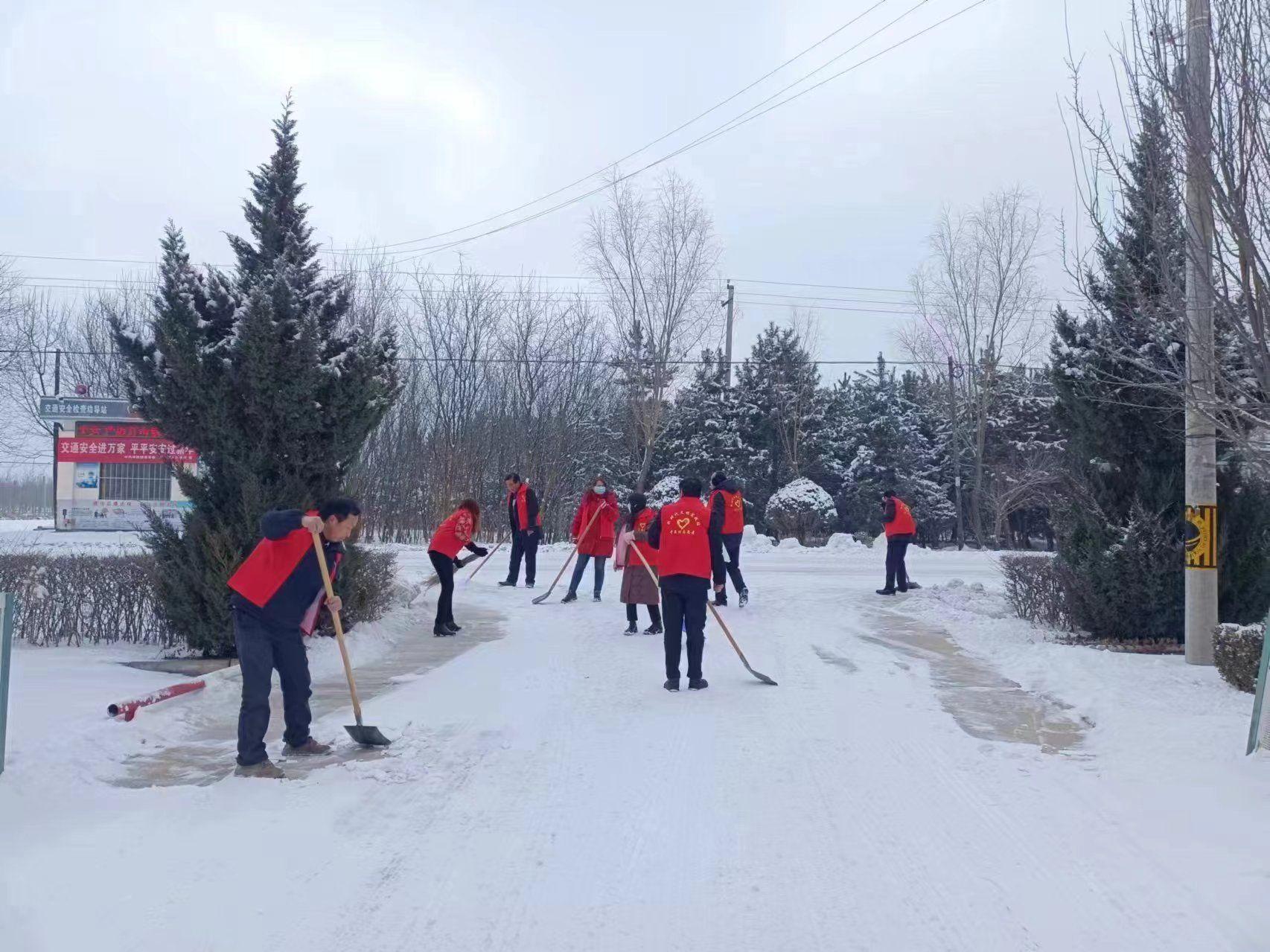 宁县：除雪保畅通路上的最美“志愿红”