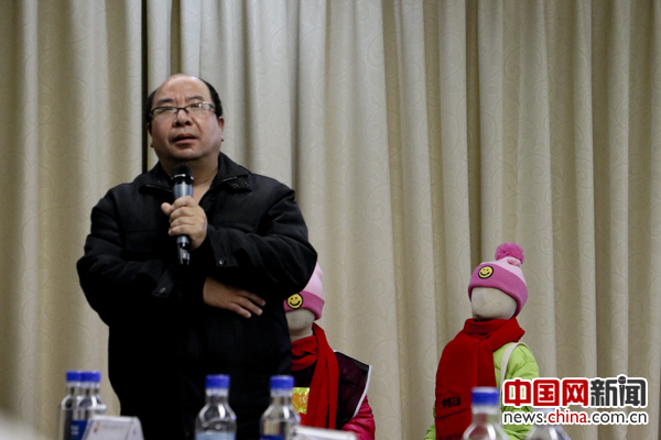 雷文生不善言谈，他说有了中石油捐赠的秋千、滑滑梯和冬衣，孩子们玩得很开心，冬天不再受冻了。