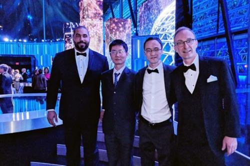 美国两华人教授获“科学第一巨奖” 系北京大学同学