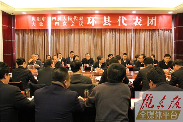 郑朝静)1月13日下午,市人大代表,市人大常委会主任董建镇在环县代表团