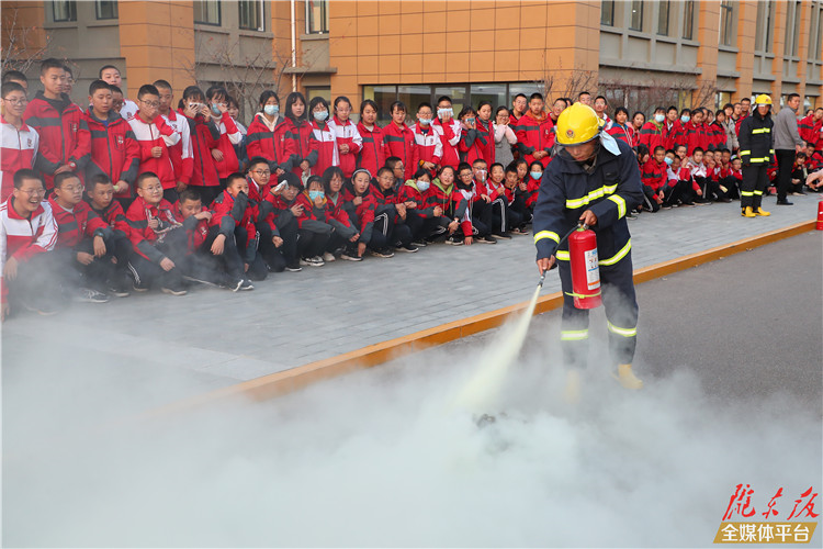 北师大庆阳附属学校举行秋季消防应急疏散演练