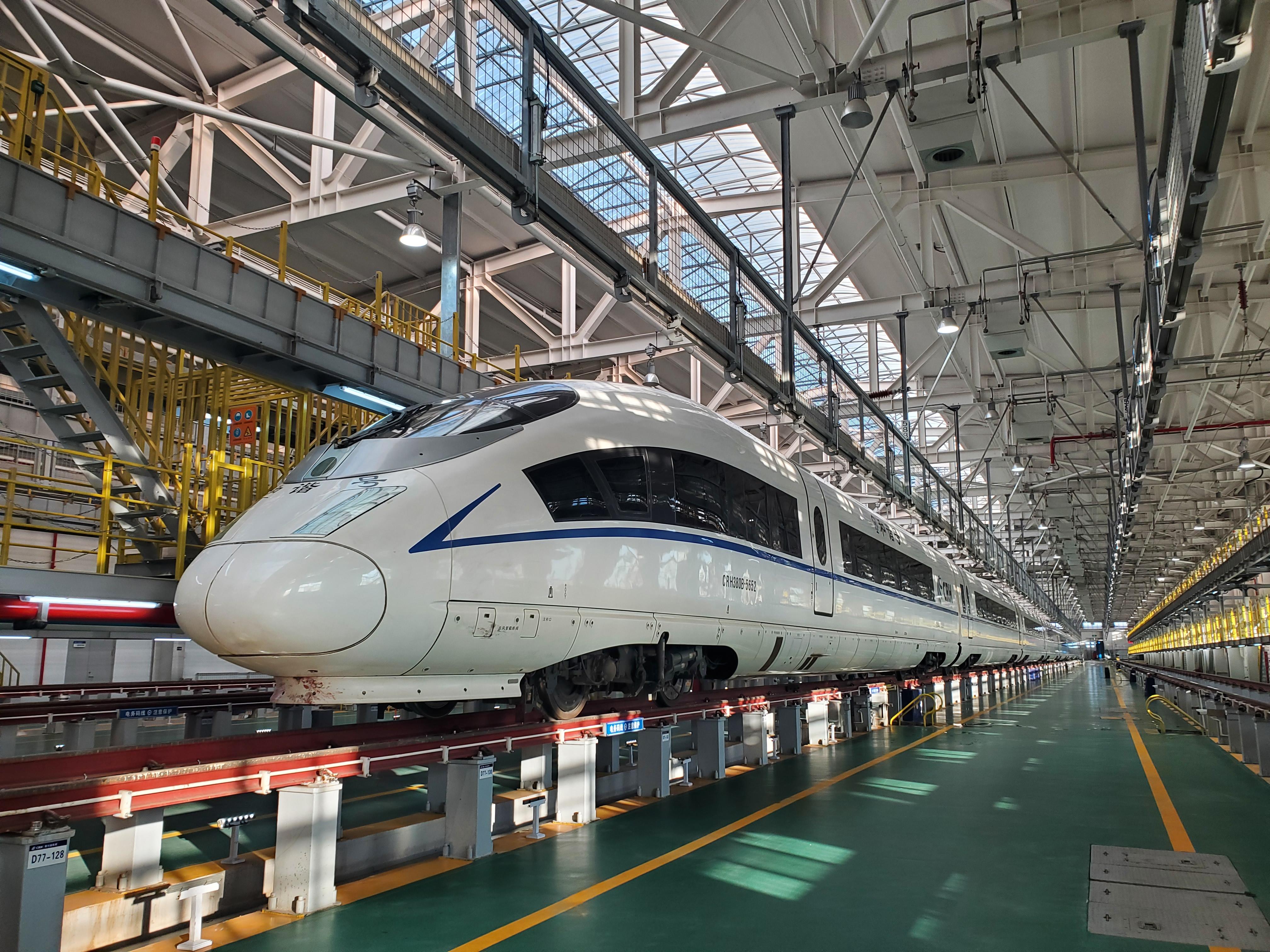 【高铁来了】陇东报记者试乘体验，感受银西铁路的“速度与激情”！