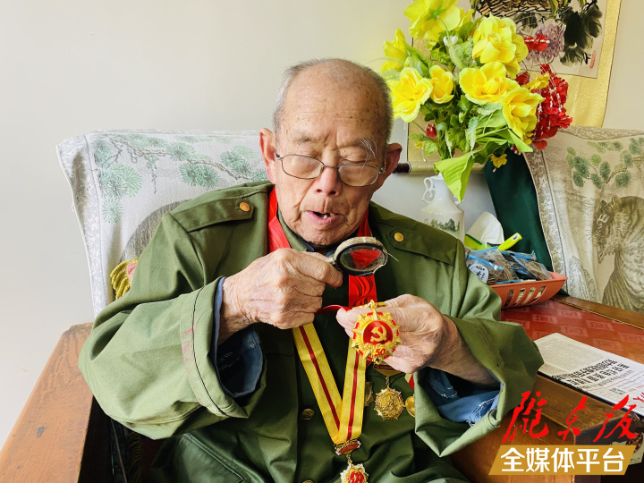 【光荣在党50年】徐连江：“永远跟党走，永远都爱国！”