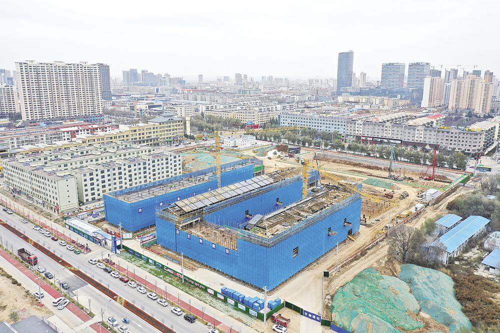 西峰区团结小学新校区建设项目施工现场。 通讯员 温聪聪 摄