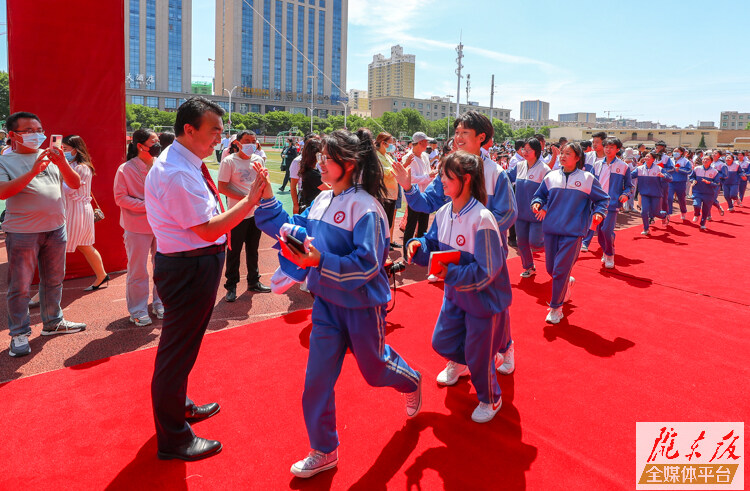 【摄影报道】庆阳第七中学举行2022届学生毕业典礼