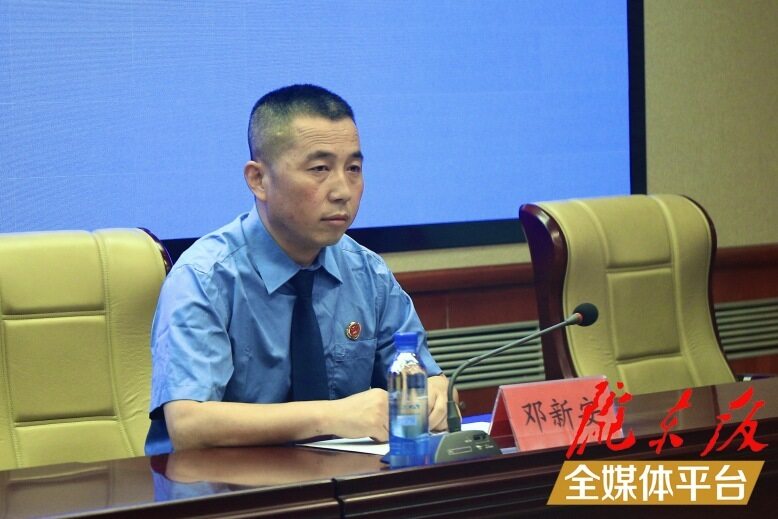 庆阳市人民检察院第六检察部副主任邓新安