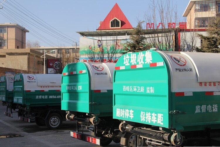 我市环卫部门持续推进每天“三次普扫”及全天候动态保洁作业机制。陇东报全媒体记者 刘萍凝 摄