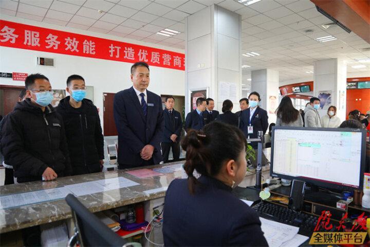 【三抓三促进行时】庆阳市自然资源局：一把手“走流程陪同办”  换位体验优服务