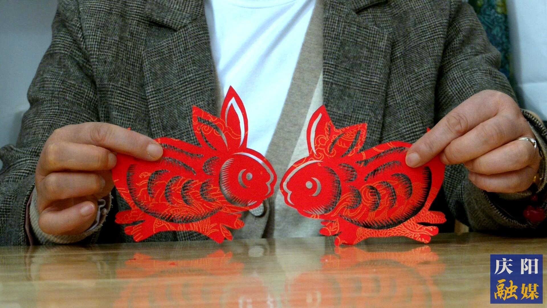 华池县文化馆非遗工坊的手艺人创作的剪纸。 通讯员 雷彩利 摄