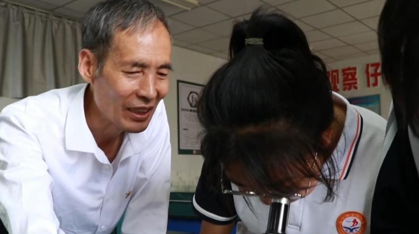正宁一中赵云波：扎根教育沃土 倾心孕育桃李