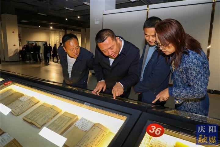 【摄影报道】“专注古籍 传承经典”庆阳市首届民间珍贵古籍展开展