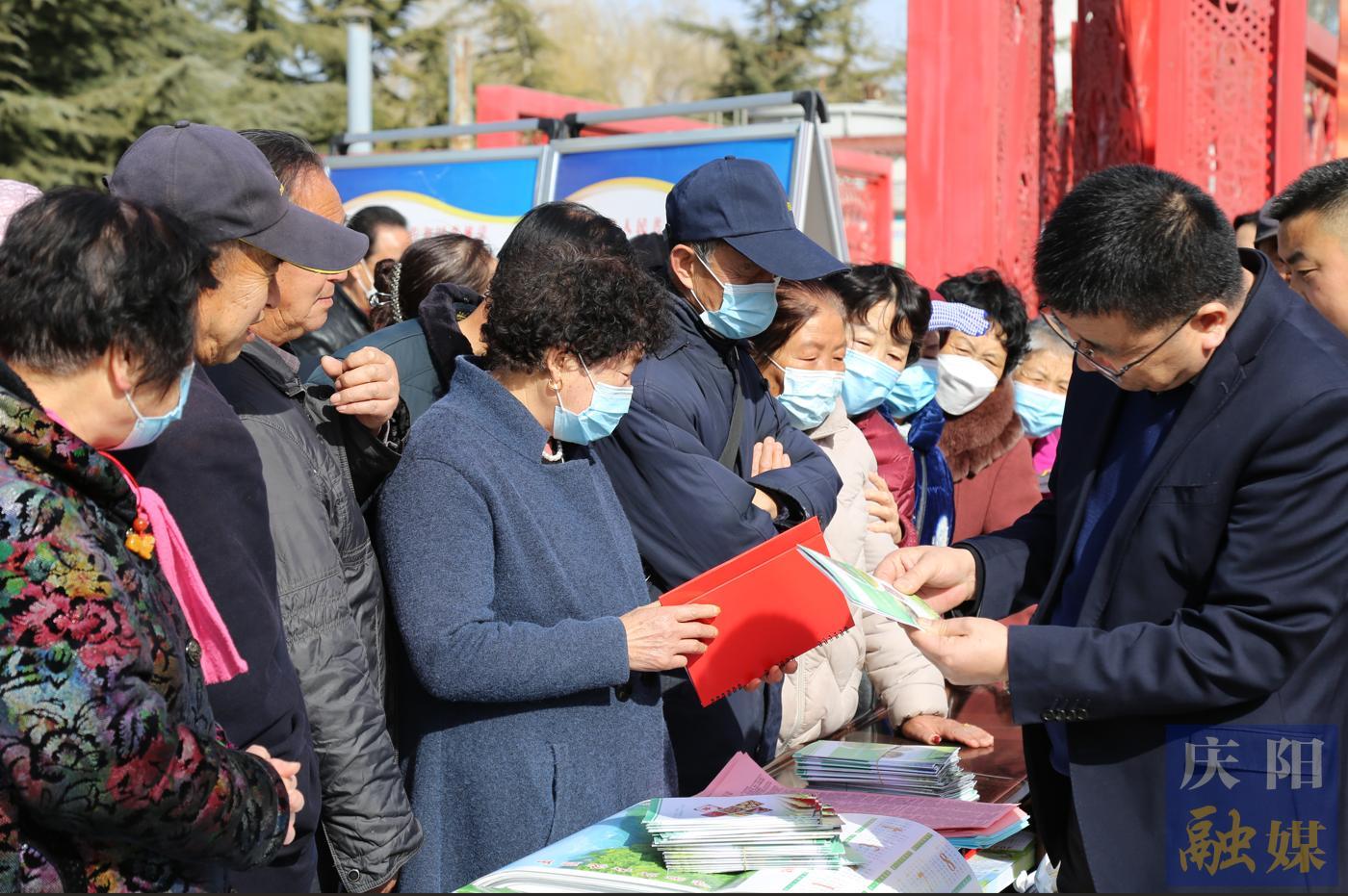 庆阳市举办“3·12”植树节主题宣传活动