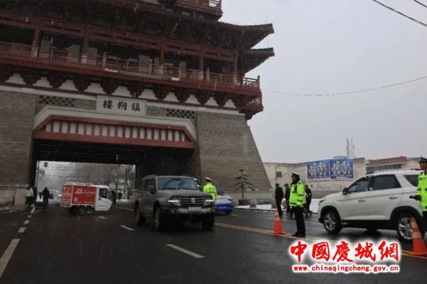 庆城公安交警全面开展面包车专项整治行动