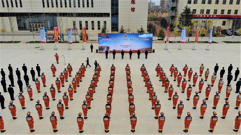 庆阳消防举行全市消防救援队伍2024年度“火蓝尖兵”比武对抗赛开幕式