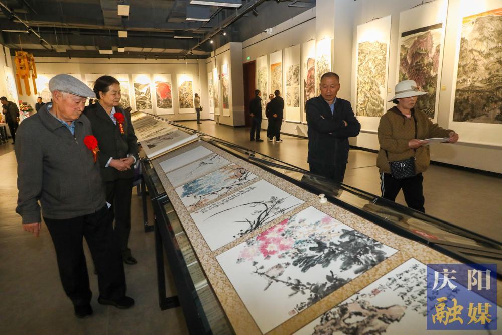 【摄影报道】“汇云尚意”徐进师生国画作品汇报展开展