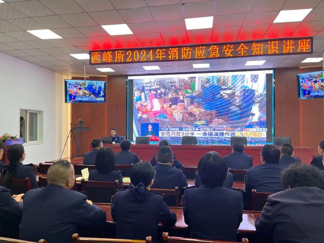 庆阳市消防救援支队走进高速收费站开展消防培训演练