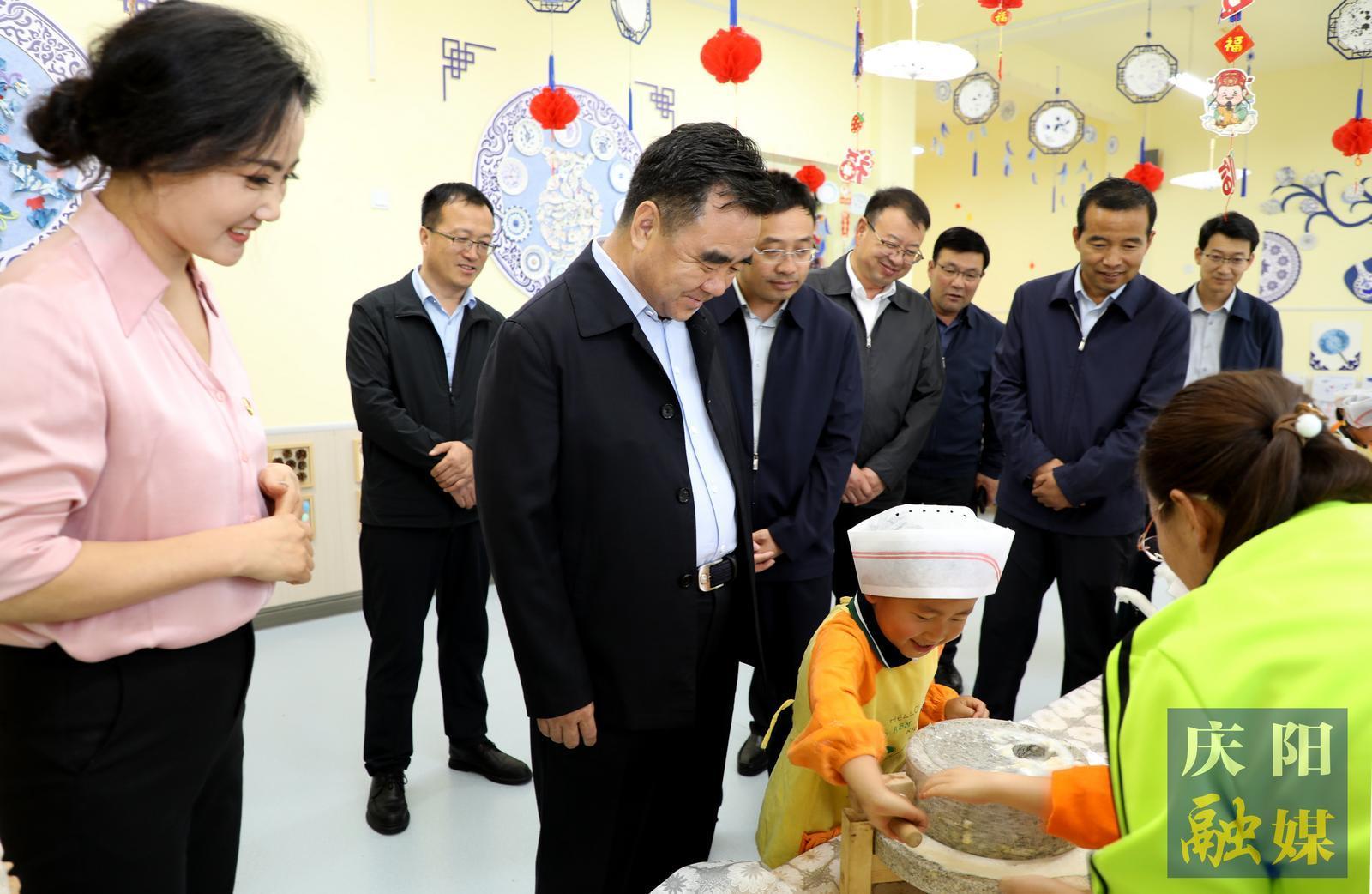 黄泽元开展“六一”国际儿童节慰问活动 向全市少年儿童致以节日祝福