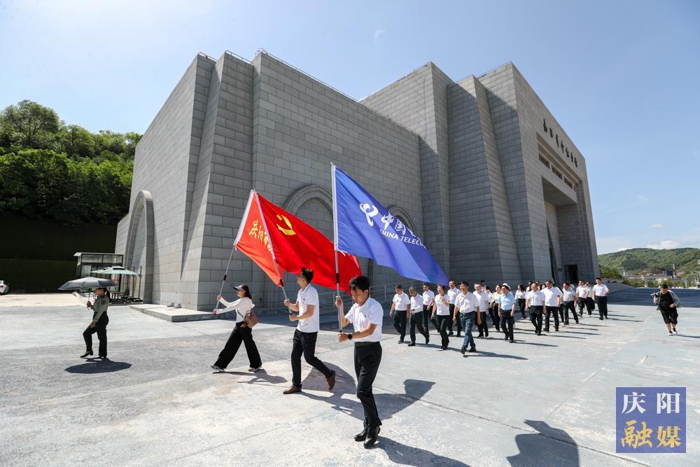 【摄影报道】庆阳市融媒体中心与中国电信庆阳分公司联合开展庆祝中国共产党成立103周年主题党日活动