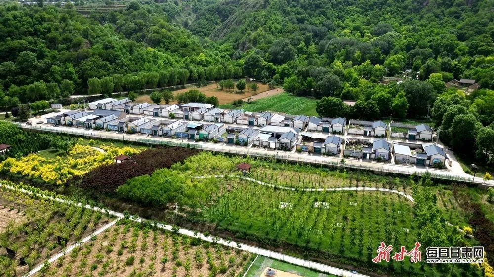 西峰：乡村满目翠 田园诗意浓