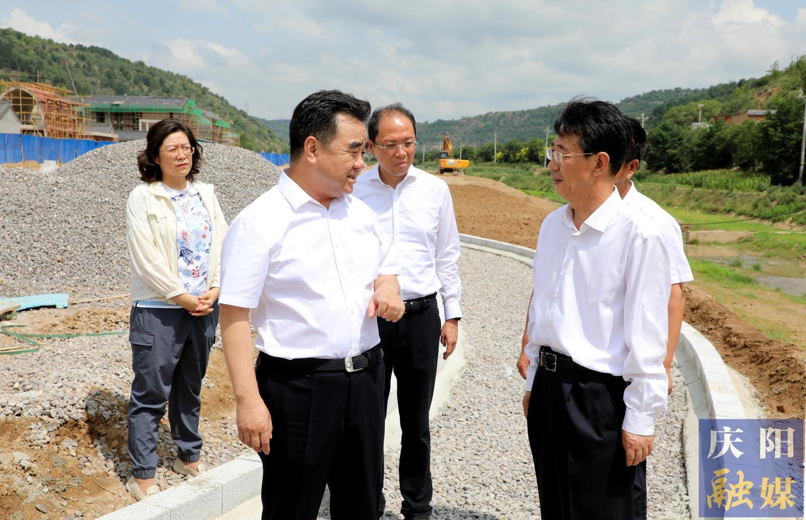 黄泽元在华池县调研时强调 整合资源绘好文化旅游深度融合“新”景 发挥优势展示现代农业产业体系“丰”景