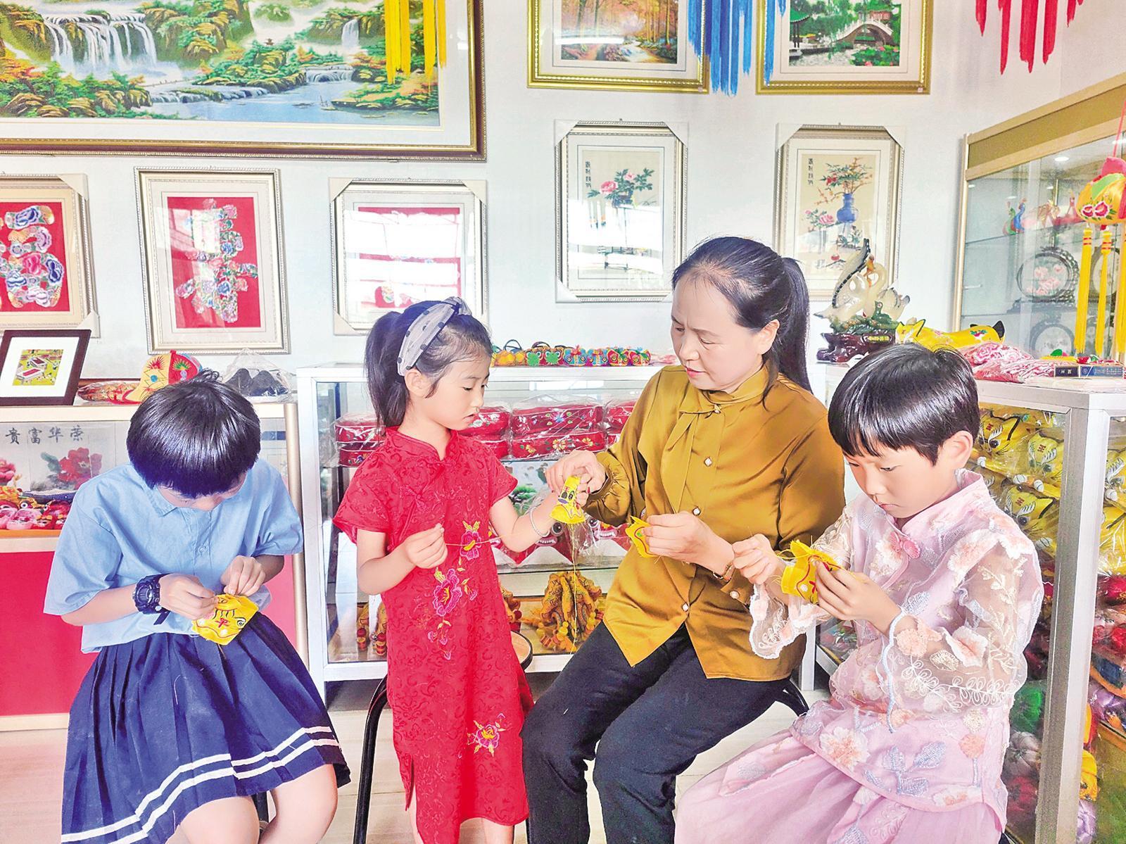 白淑方 飞针走线“绣”出美好人生