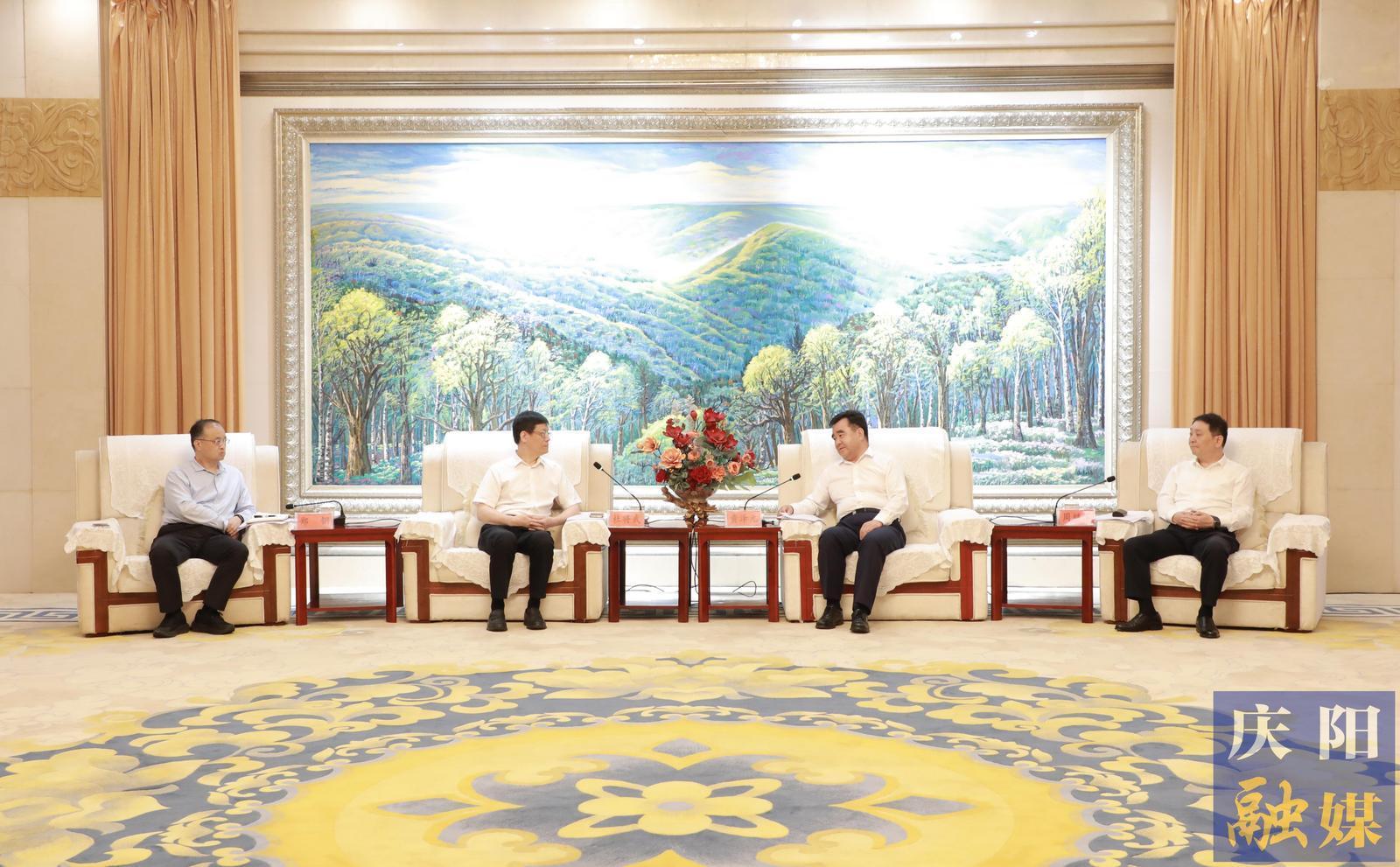 黄泽元与华电煤业集团党委书记、董事长杜将武一行座谈