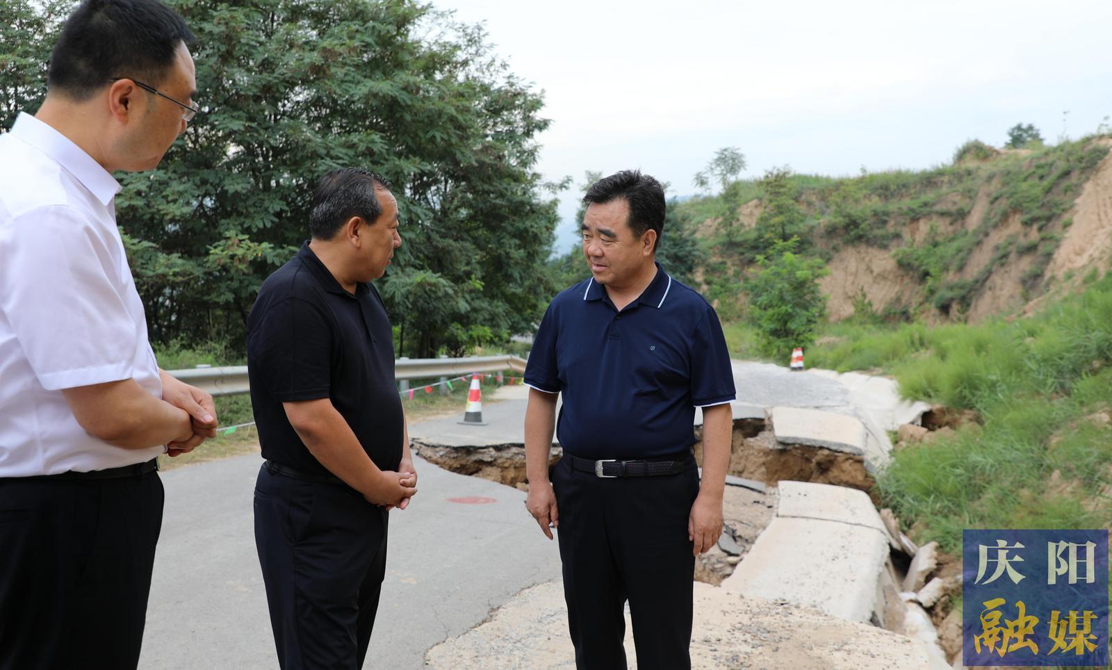 黄泽元在庆城县环县调研防汛救灾和灾后恢复重建工作时强调 全力以赴抢修恢复受灾基础设施  尽快恢复群众正常生产生活秩序