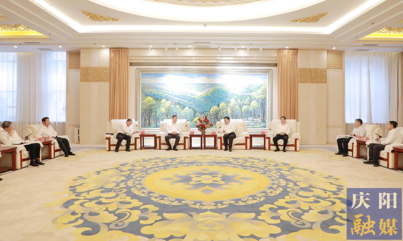 黄泽元周继军与国家邮政局副局长陈凯及邮政快递企业总部负责人一行座谈