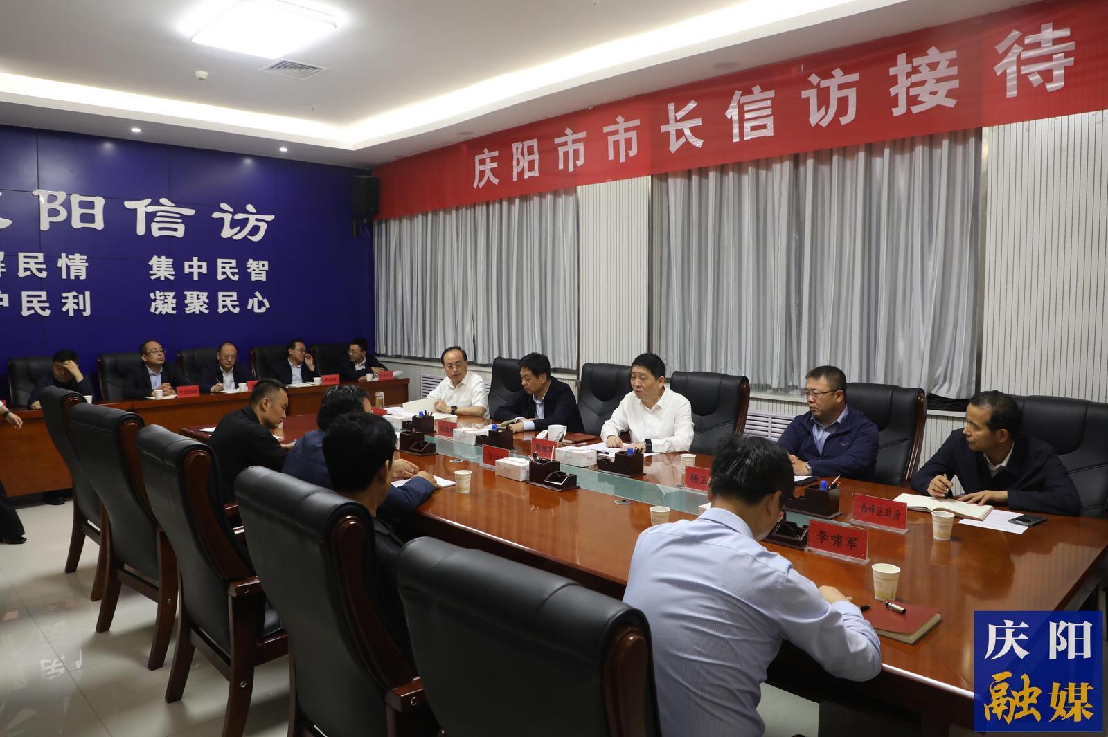 周继军在开展信访接待活动时强调  坚持民生至上  走好群众路线  用心用情用力做好新时代信访工作