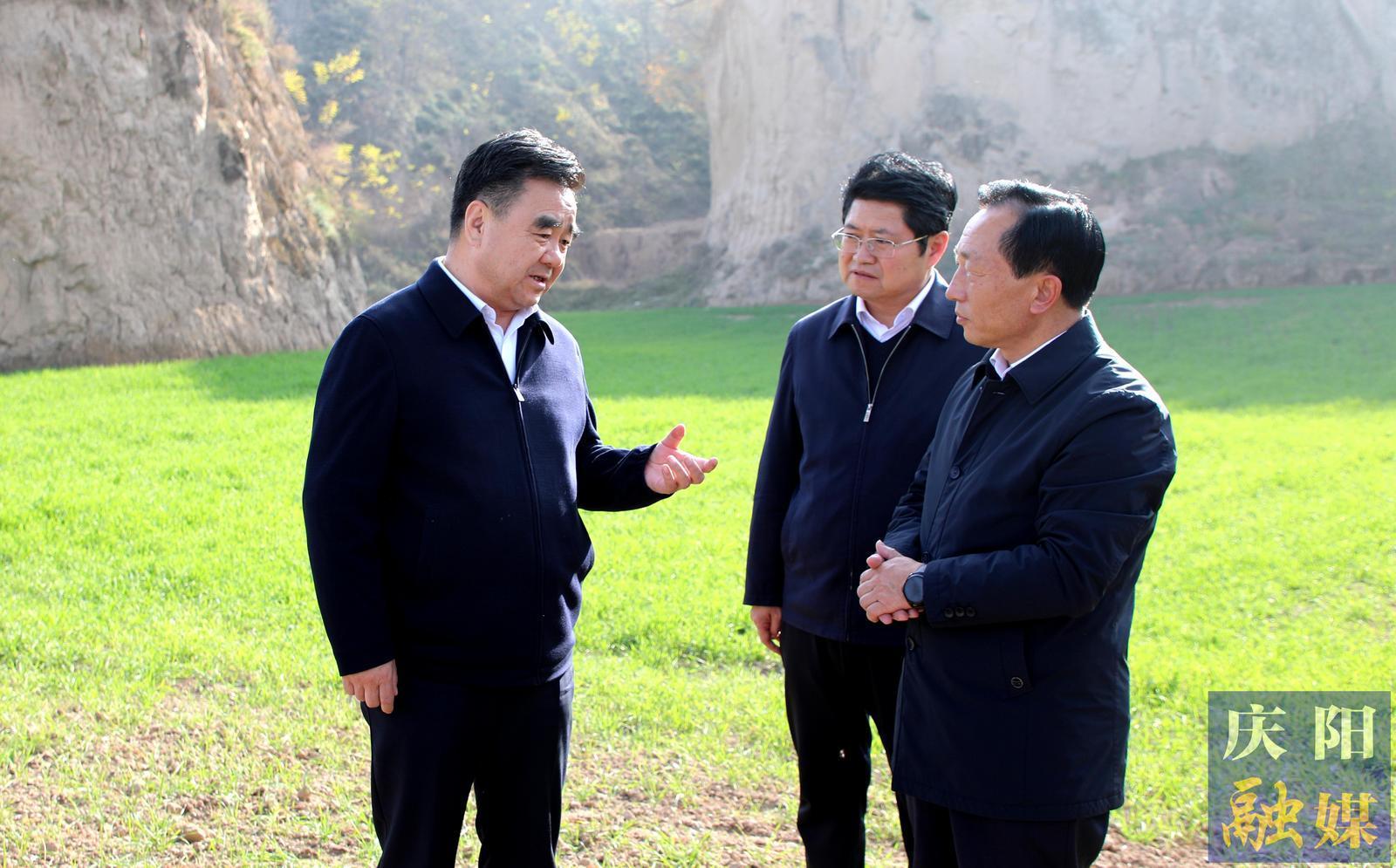 黄泽元在镇原县调研重点交通项目规划建设情况时强调 着眼长远布局构建内畅外联路网体系 狠抓项目推进构筑高质量发展强支撑