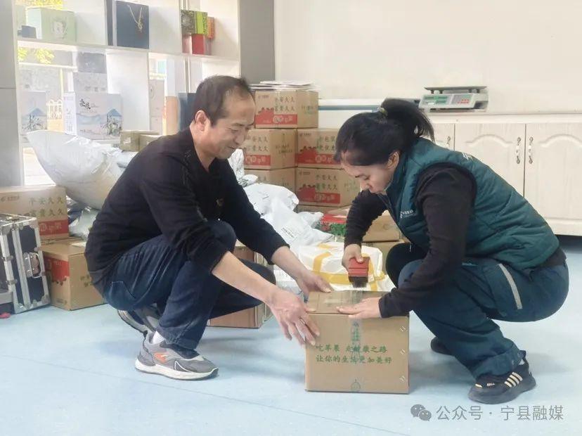 宁县：“邮”你助力 丰产苹果不愁销