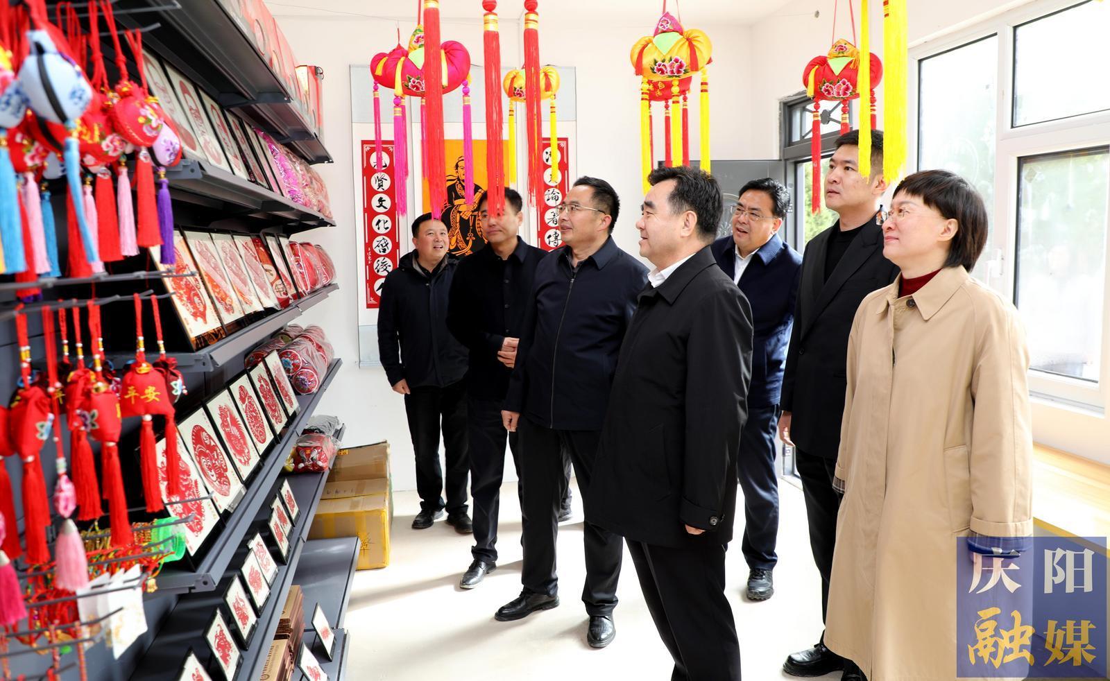 黄泽元在调研北石窟寺保护及周边景区建设运营情况时强调 寺景联动共建 区域协同共推 企业携手共营 全力打造“古今辉映”的文旅融合大景区