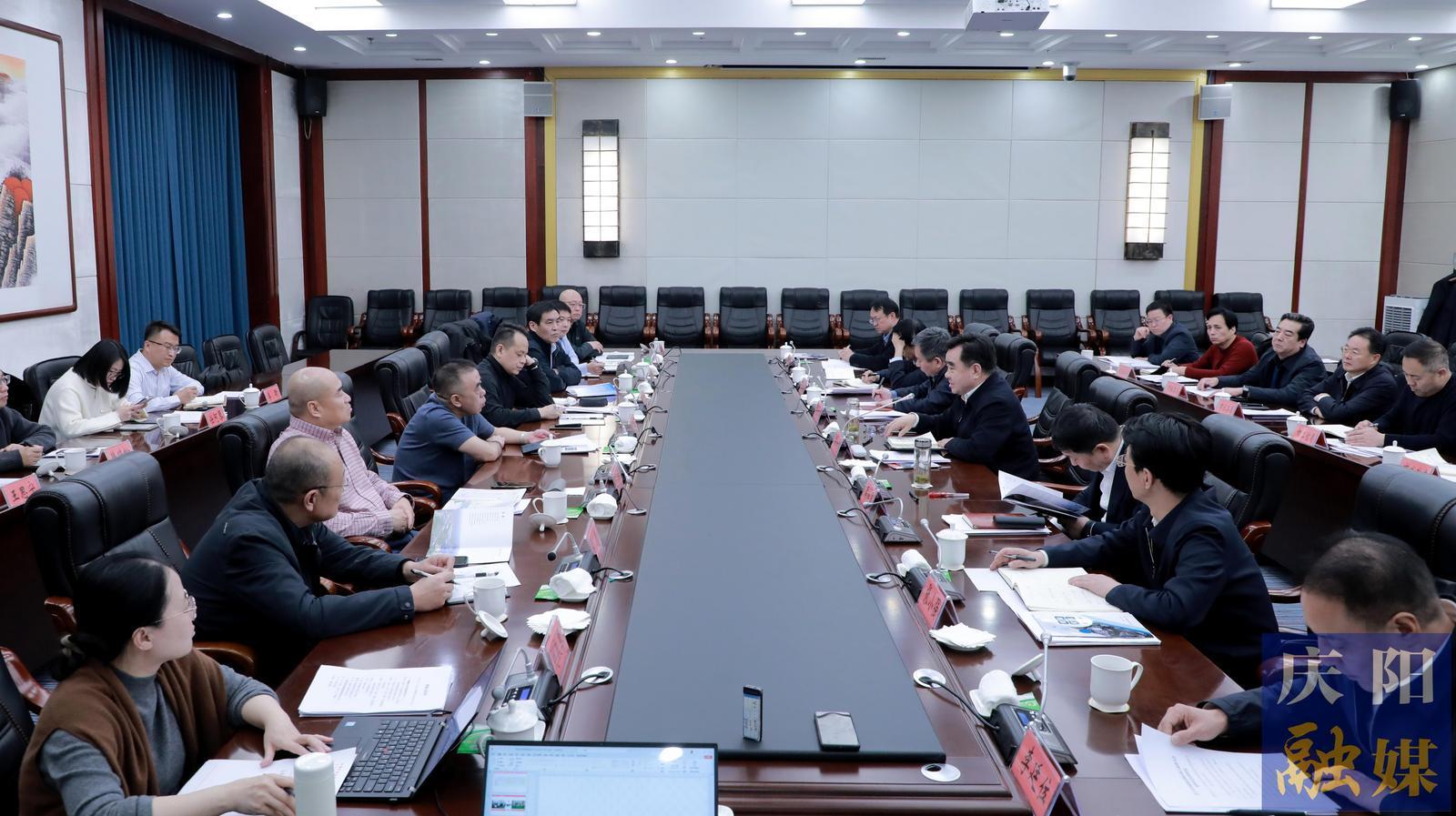 黄泽元周继军与新疆鑫泰天然气股份有限公司明再远和青岛创启信德新能源科技有限公司赵宏一行座谈