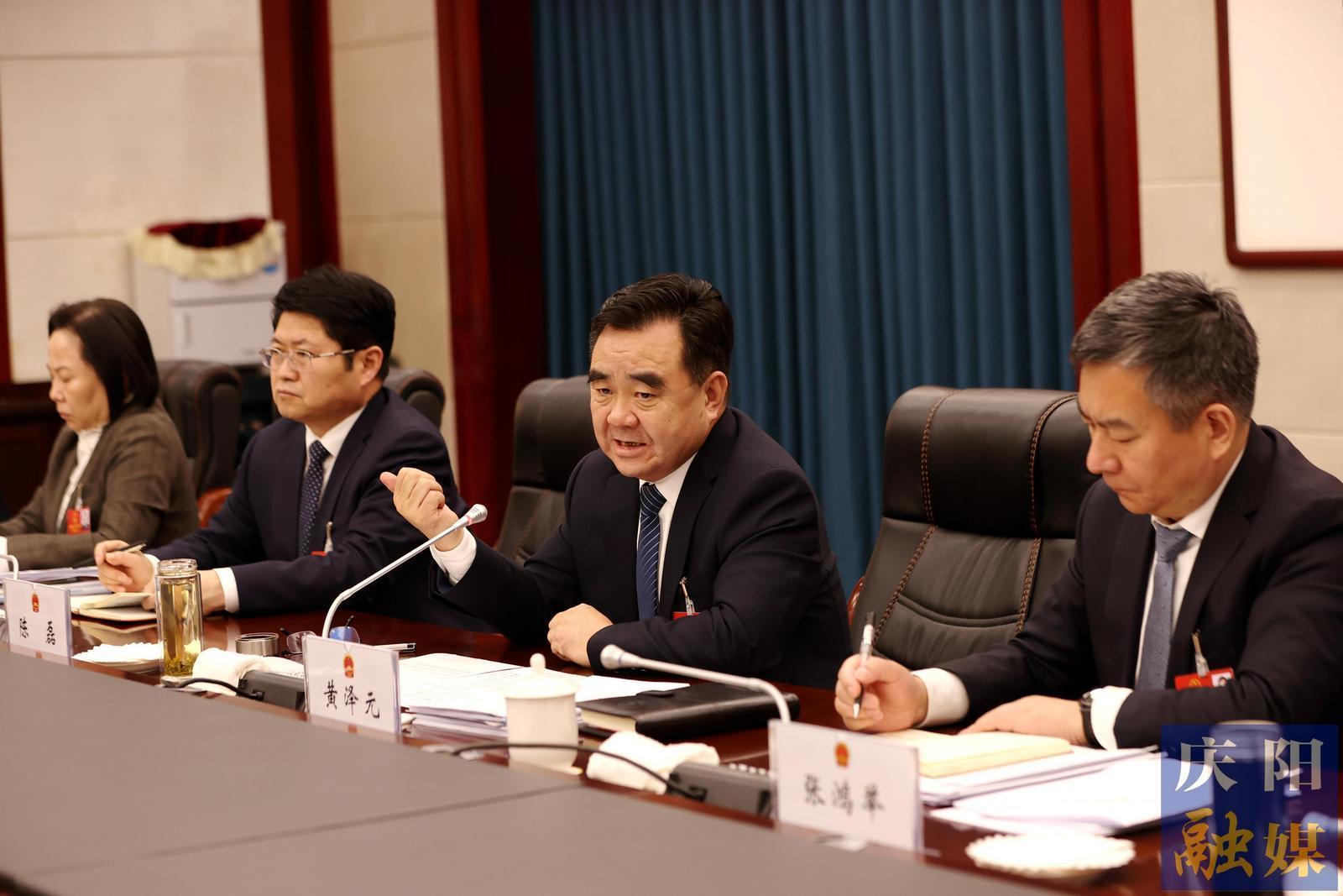 黄泽元在参加镇原县代表团审议时强调 以产业发展为县域经济蓄势赋能 以一域发展为全市大局多作贡献