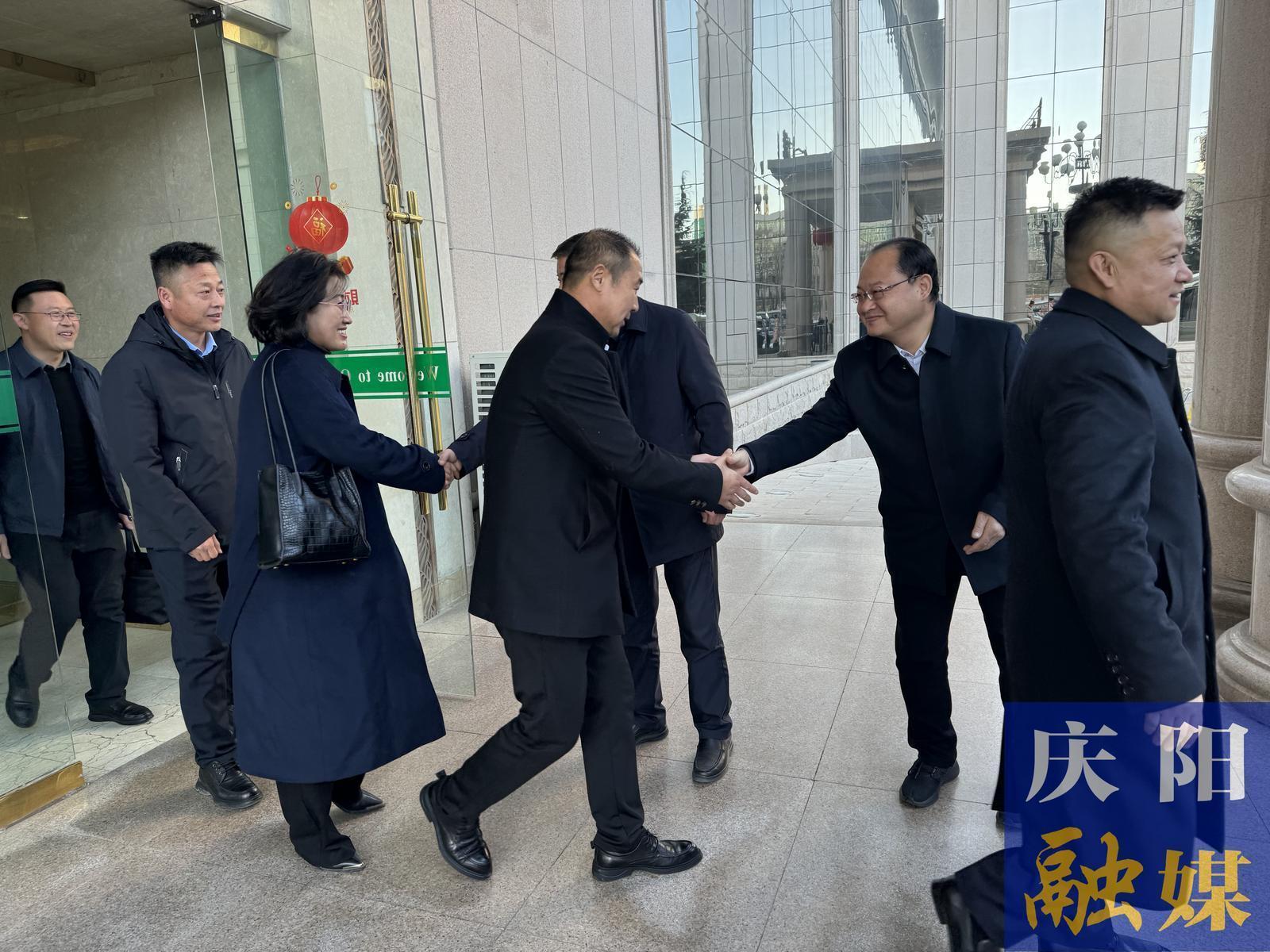 住庆省人大代表赴兰州参加甘肃省十四届人民代表大会第三次会议