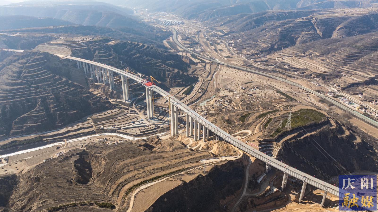 【摄影报道】G309线西合公路项目瓦岗川特大桥合龙仪式举行