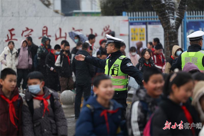 正宁公安：用心护航校园安全