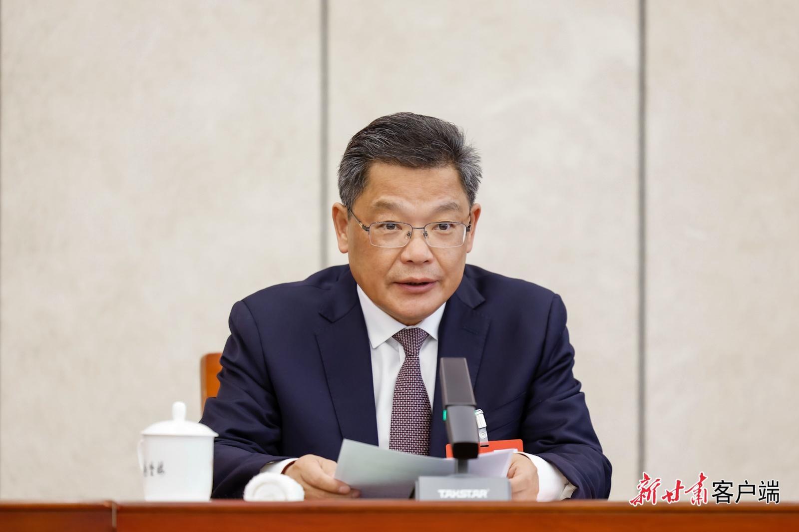 任振鹤在甘肃团审议政府工作报告时说：报告高举伟大旗帜把握时代大势彰显发展导向顺应民生期盼