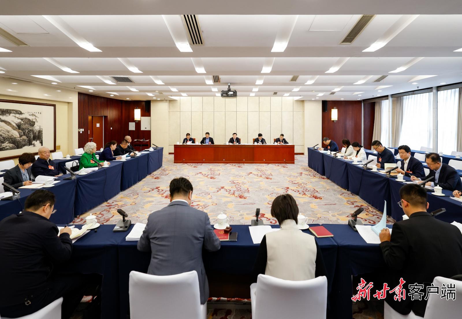 甘肃代表团举行小组会议 审查计划报告和草案、预算报告和草案 胡昌升任振鹤参加 王祥喜到会听取审查意见