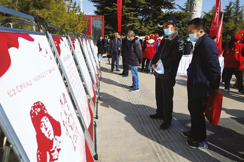 【城市经济导报】雷锋精神润陇东 点滴善举铸大爱 ——甘肃省庆阳市开展学“雷锋”活动见闻