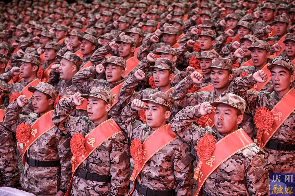 【摄影报道】庆阳市举行2025年上半年新兵欢送仪式暨国防教育活动