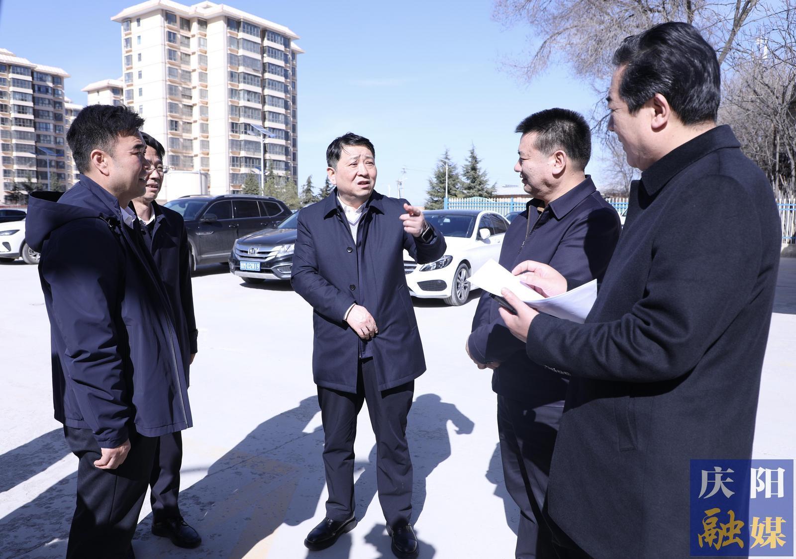周继军在西峰区调研踏勘重点项目建设工作