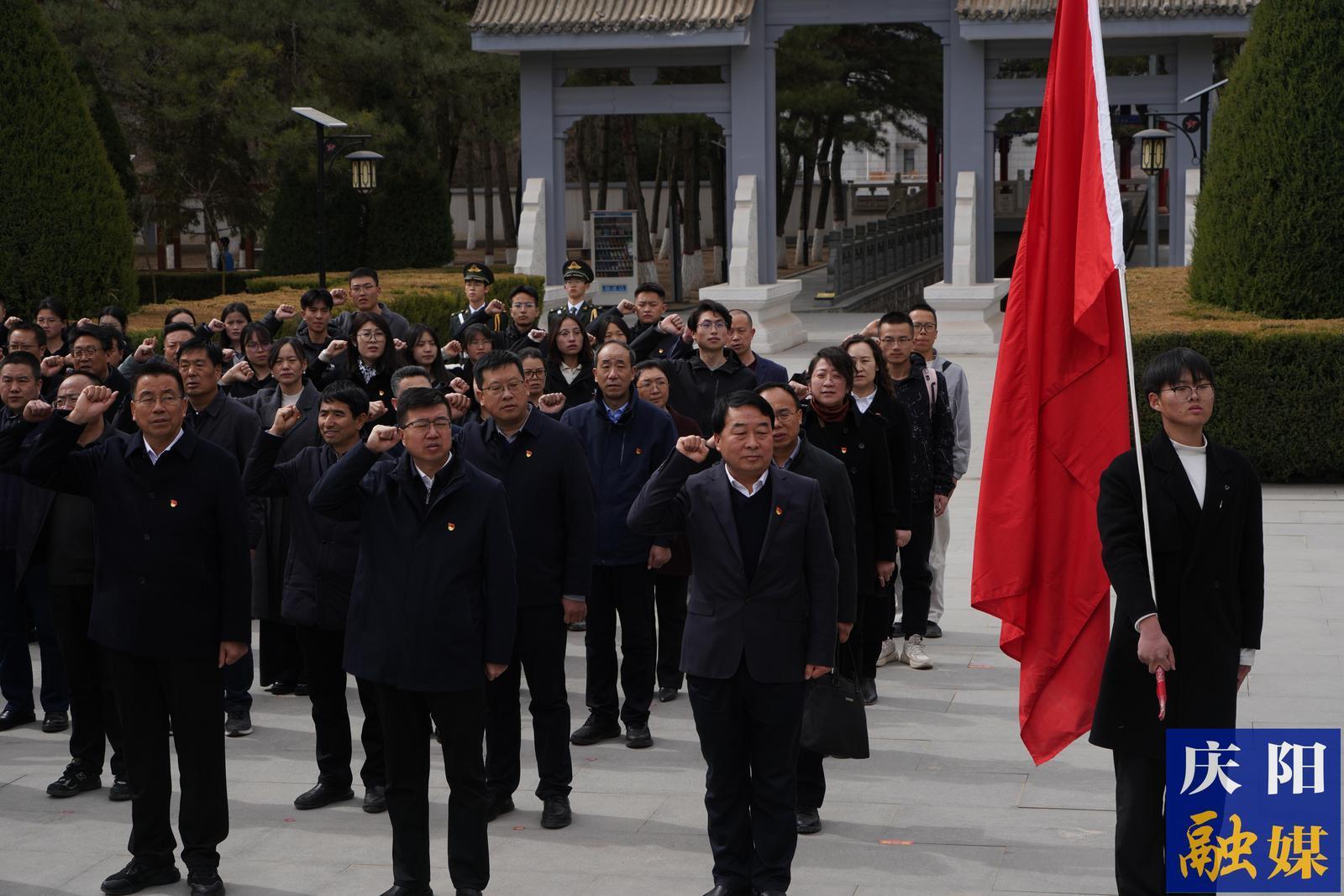 陇东学院组织师生赴南梁开展思政教育实践活动
