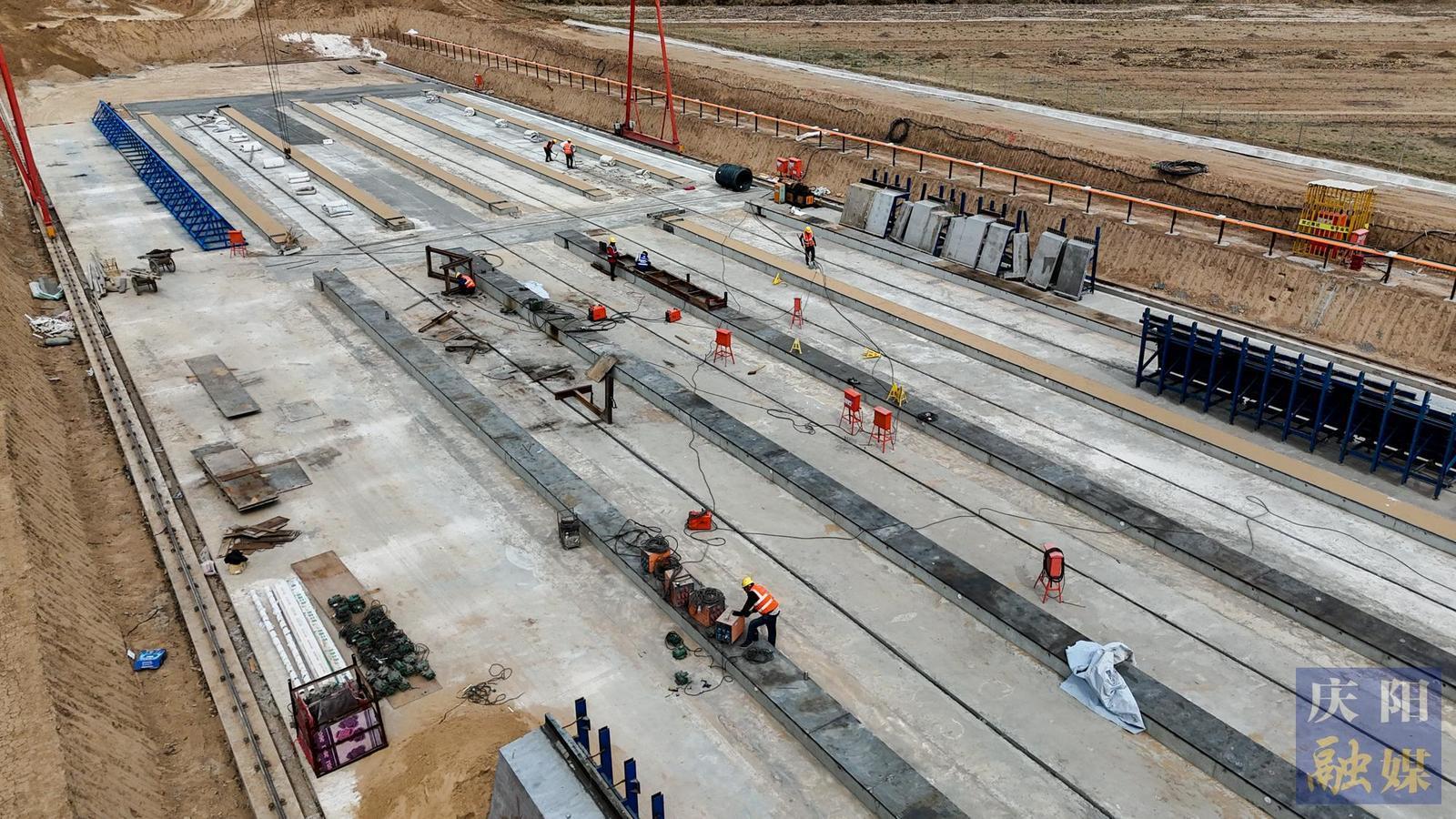 【摄影报道】庆阳东绕城公路控制性工程小崆峒特大桥完成引桥下构