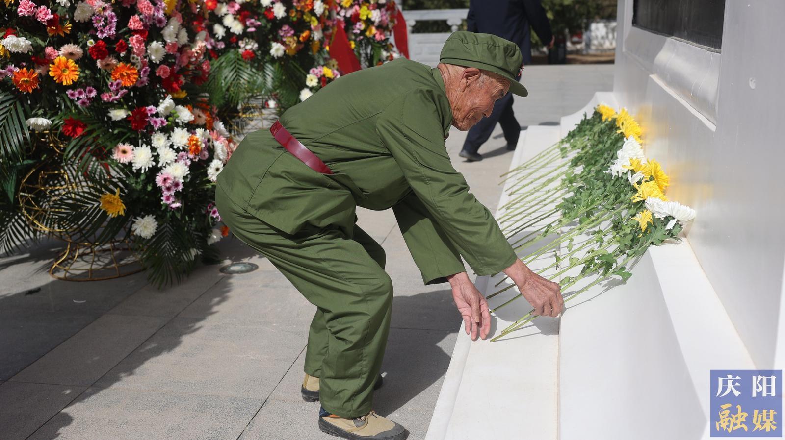 【摄影专题】庆阳：清明祭英烈  传承爱国情
