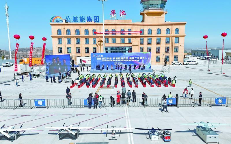 2025数字中国创新大赛·低空经济赛道·特别报道丨无人机秒变“巡检尖兵”！全国首次油田巡检挑战赛在庆阳举行