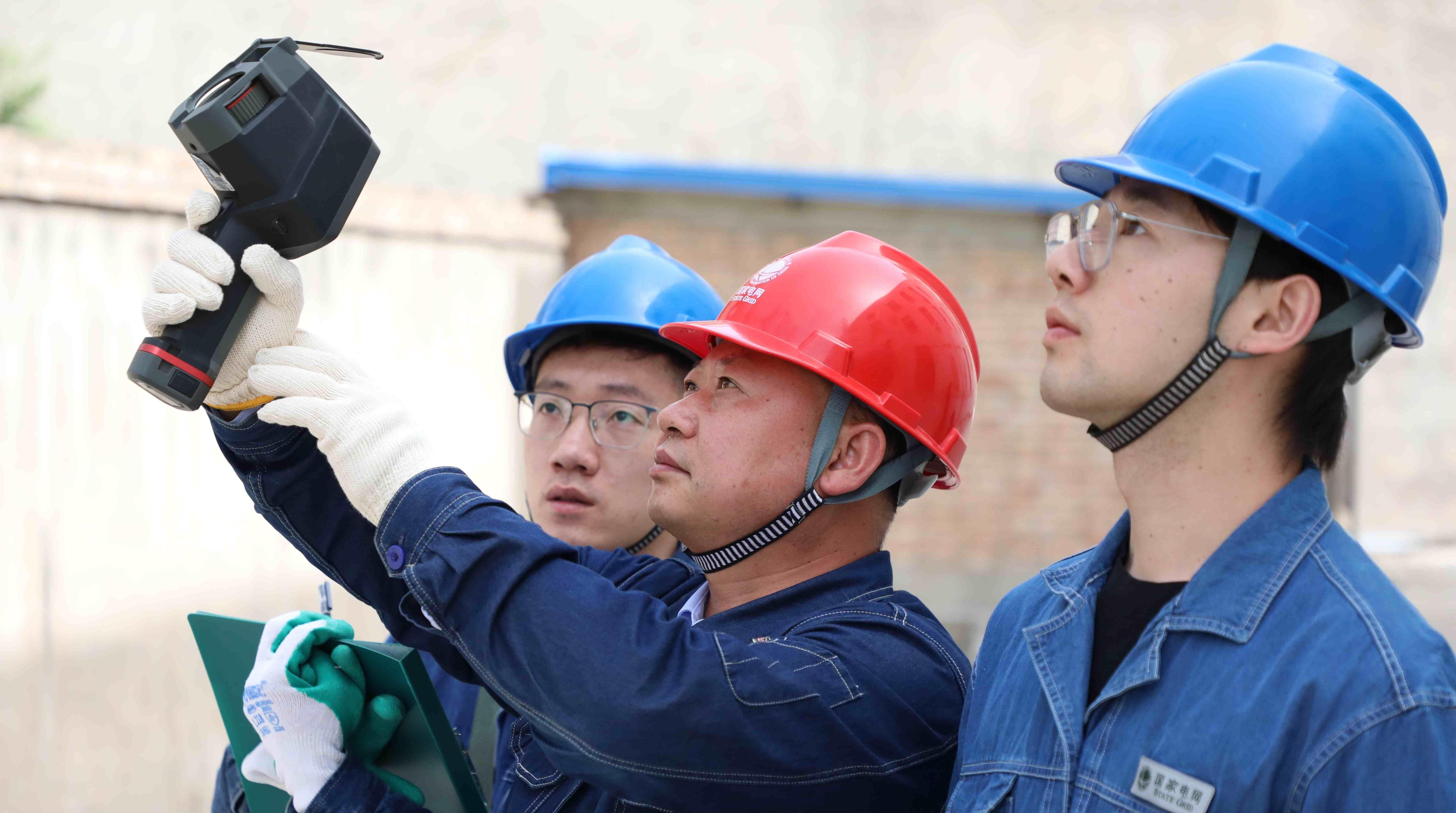 初心点亮万家灯火——记全国劳动模范何建功