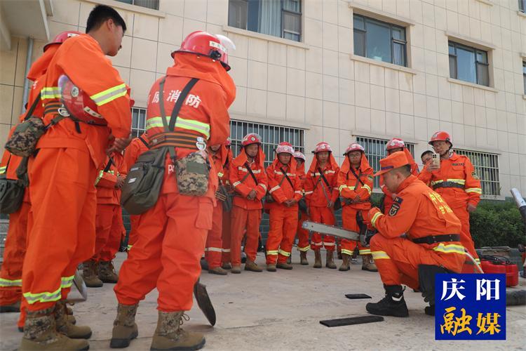 【摄影报道】前置驻防练兵 构建防火前哨——庆阳80名森林消防指战员进驻子午岭林区开展联防带训